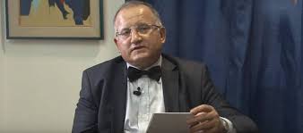 حكاياتهم..   سياسة تصادم الإرادات !